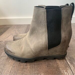 Sorel wedge boot size 7